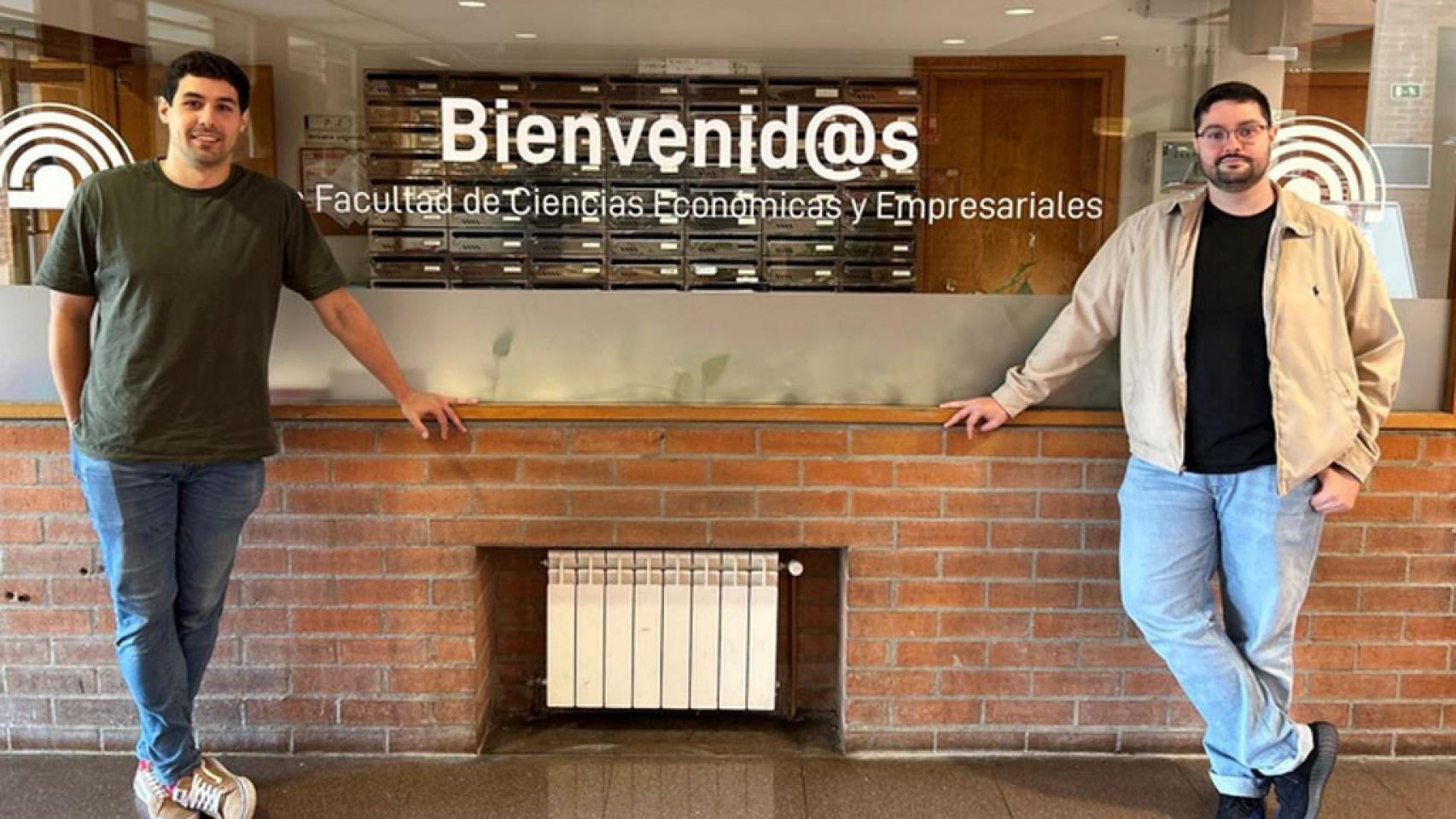 Los dos egresados de la UVa: a la izda. Jaime Valero, graduado en ADE (2018) y Finanzas, Banca y Seguros (2021) y Ovidio Gómez, en ADE (2018)
