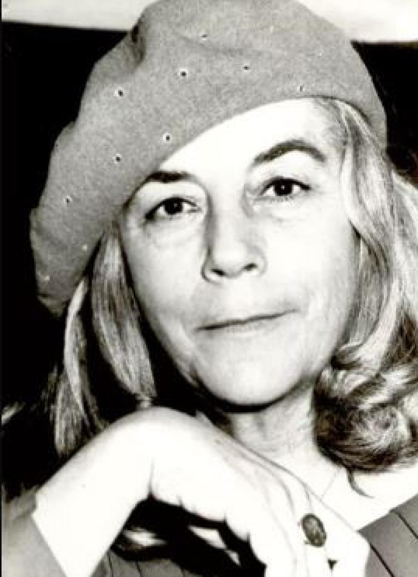 “Lo juro por mis muertos”: la poesía, un sobresalto en la memoria de Carmen Martín Gaite