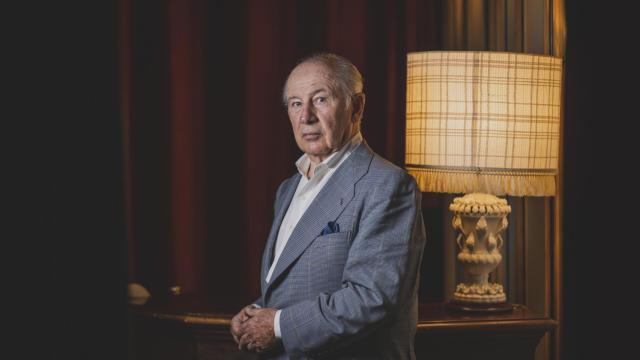Rodrigo Rato posa antes de empezar la entrevista.