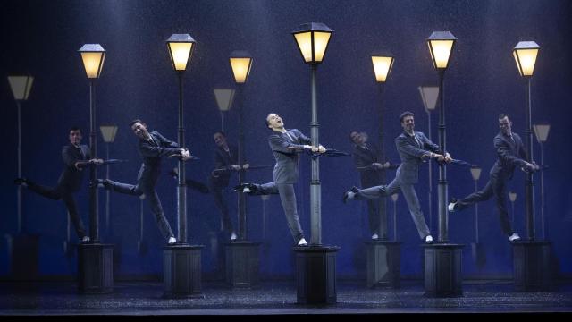El musical de 'Cantando bajo la lluvia' es mucho más que un chaparrón.
