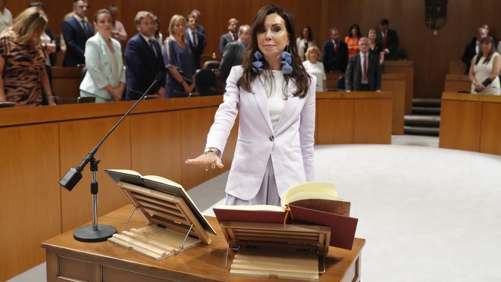 Marta Fernández (Vox), la presidenta de las Cortes de Aragón con un tío de IU: 'El Papa es un ser luciferino'