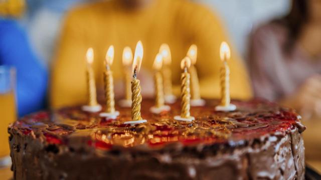 Un pastel de cumpleaños.