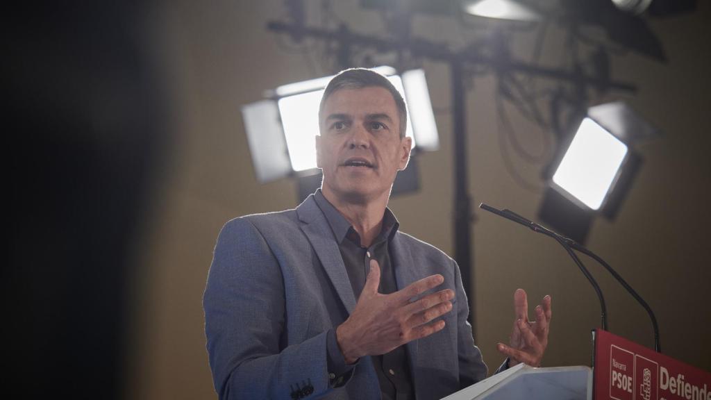 Pedro Sánchez durante un mitin del PSOE en Pamplona, en abril de este año.