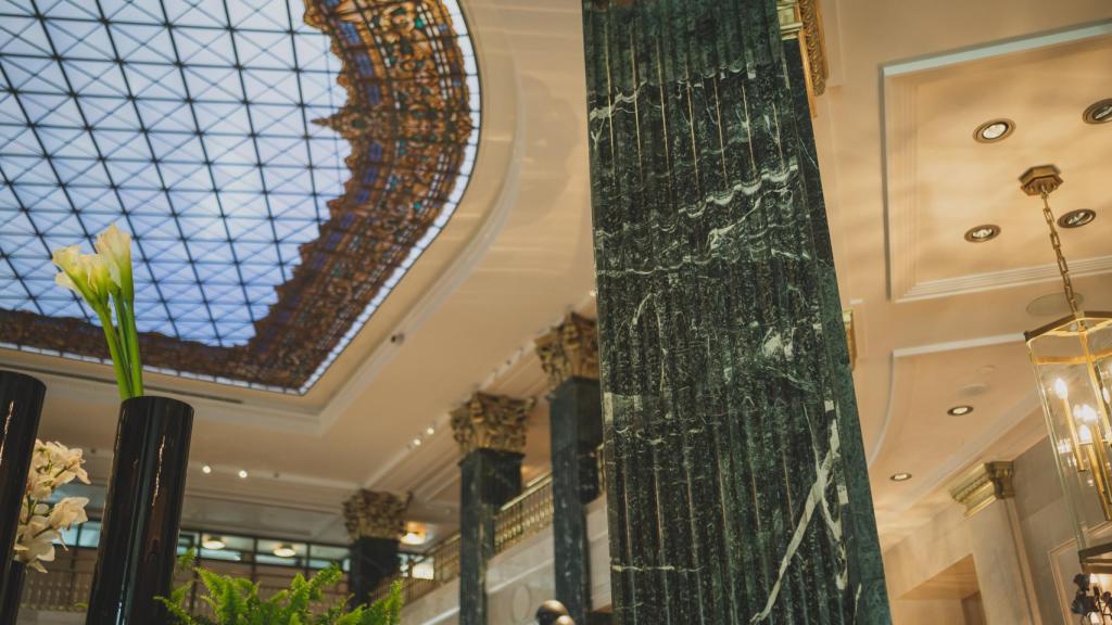 Las columnas de mármol verde que se han recuperado en el Four Seasons.