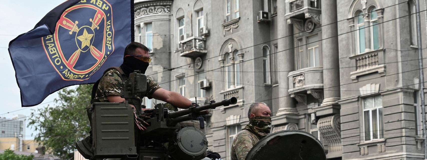 Un tanque y militares del Grupo Wagner durante la toma de la ciudad rusa de Rostov.