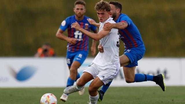 Nico Paz, durante el partido entre el Castilla y el Eldense