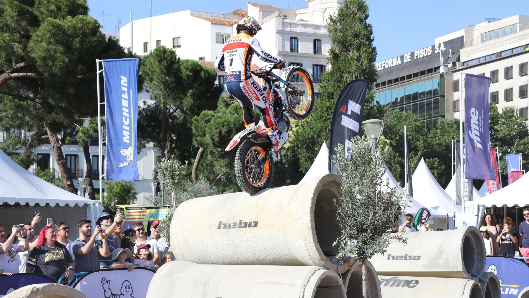 El show de trial del sábado 24 de junio en la plaza de Colón.