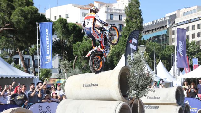El show de trial del sábado 24 de junio en la plaza de Colón.