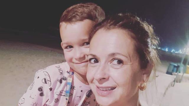 Ainoa, con su hijo Noah