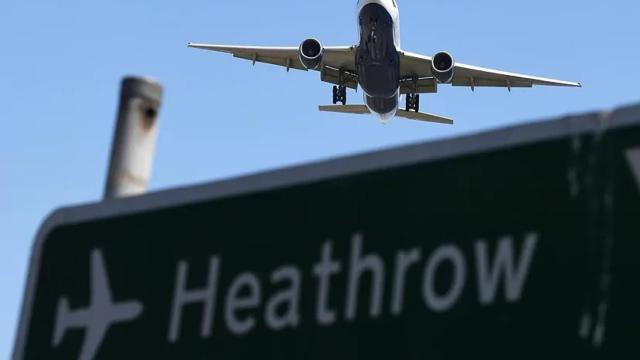 Un vuelo en el aeropuerto británico de Heathrow, en imagen de archivo.