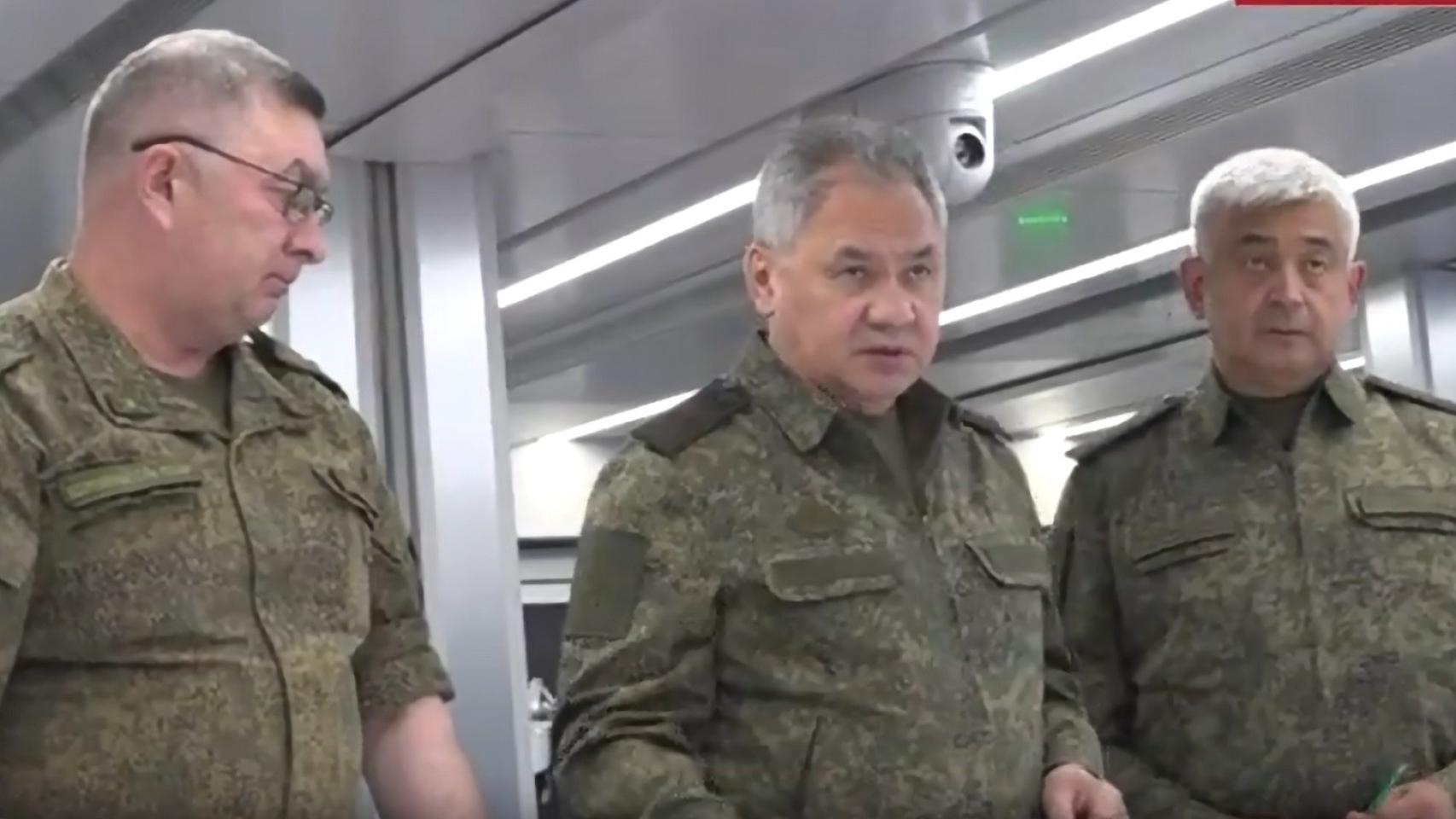 El ministro de Defensa de Rusia, Serguéi Shoigú, durante su visita al Grupo de Fuerzas Occidental.