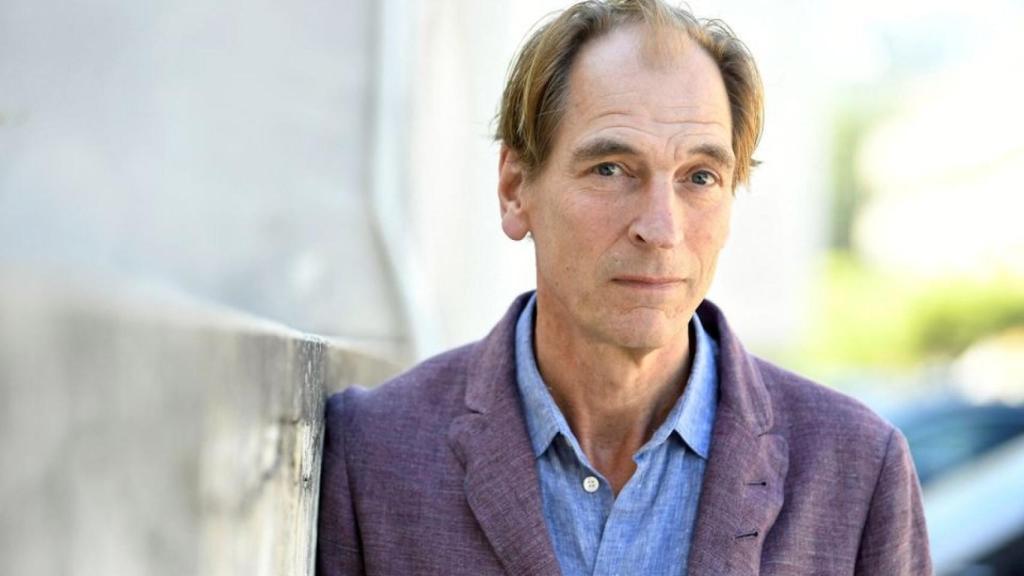 Fotografía de Julian Sands durante una entrevista.