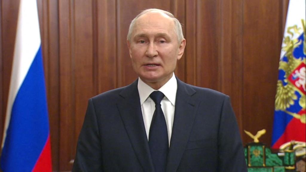 El presidente ruso, Vladímir Putin, pronuncia un discurso televisado en Moscú, este lunes.
