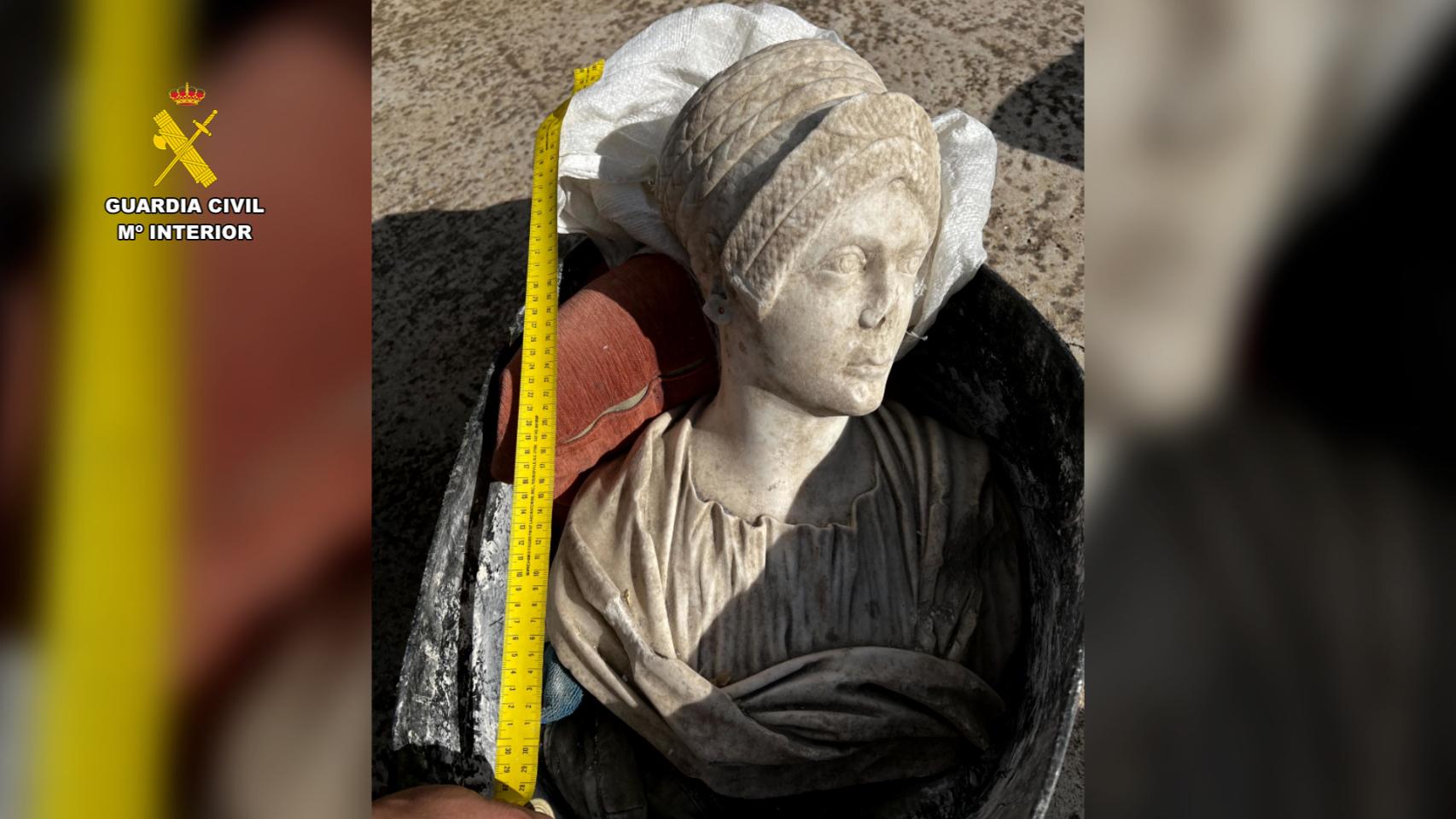 Busto de época romana recuperado por la Guardia Civil en Baena en el marco de la Operación Plotina. Foto: Guardia Civil