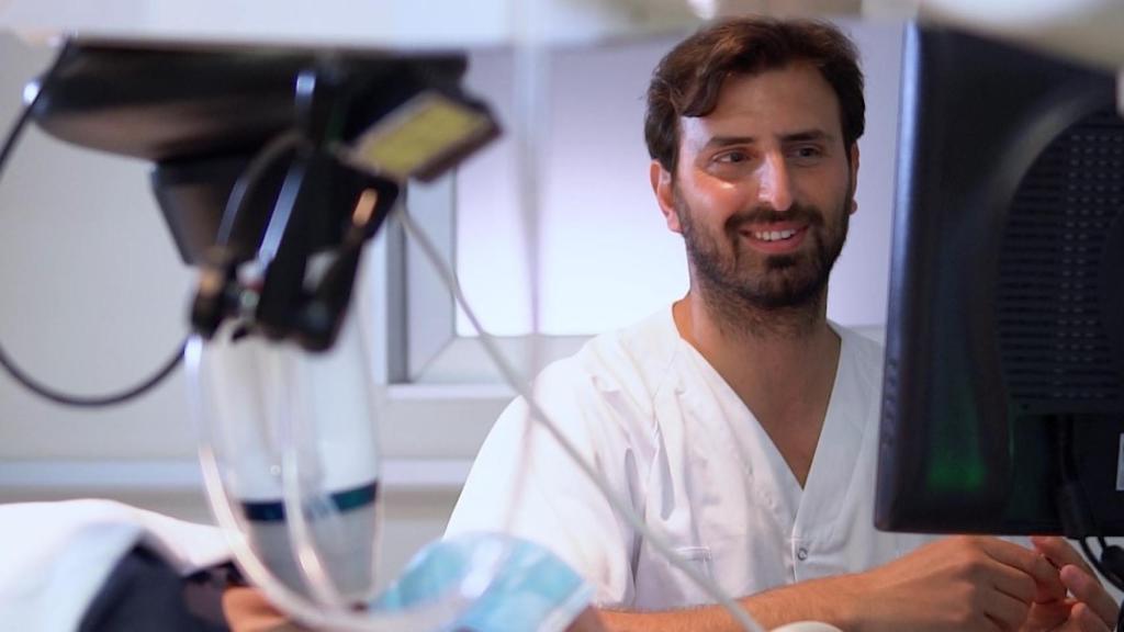 El doctor Nagib del Hospital Quironsalud Marbella.