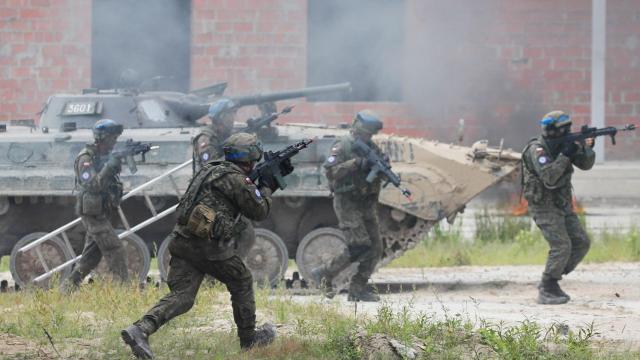 Soldados polacos durante unos ejercicios conjuntos en Kiev, Ucrania, en 2021.