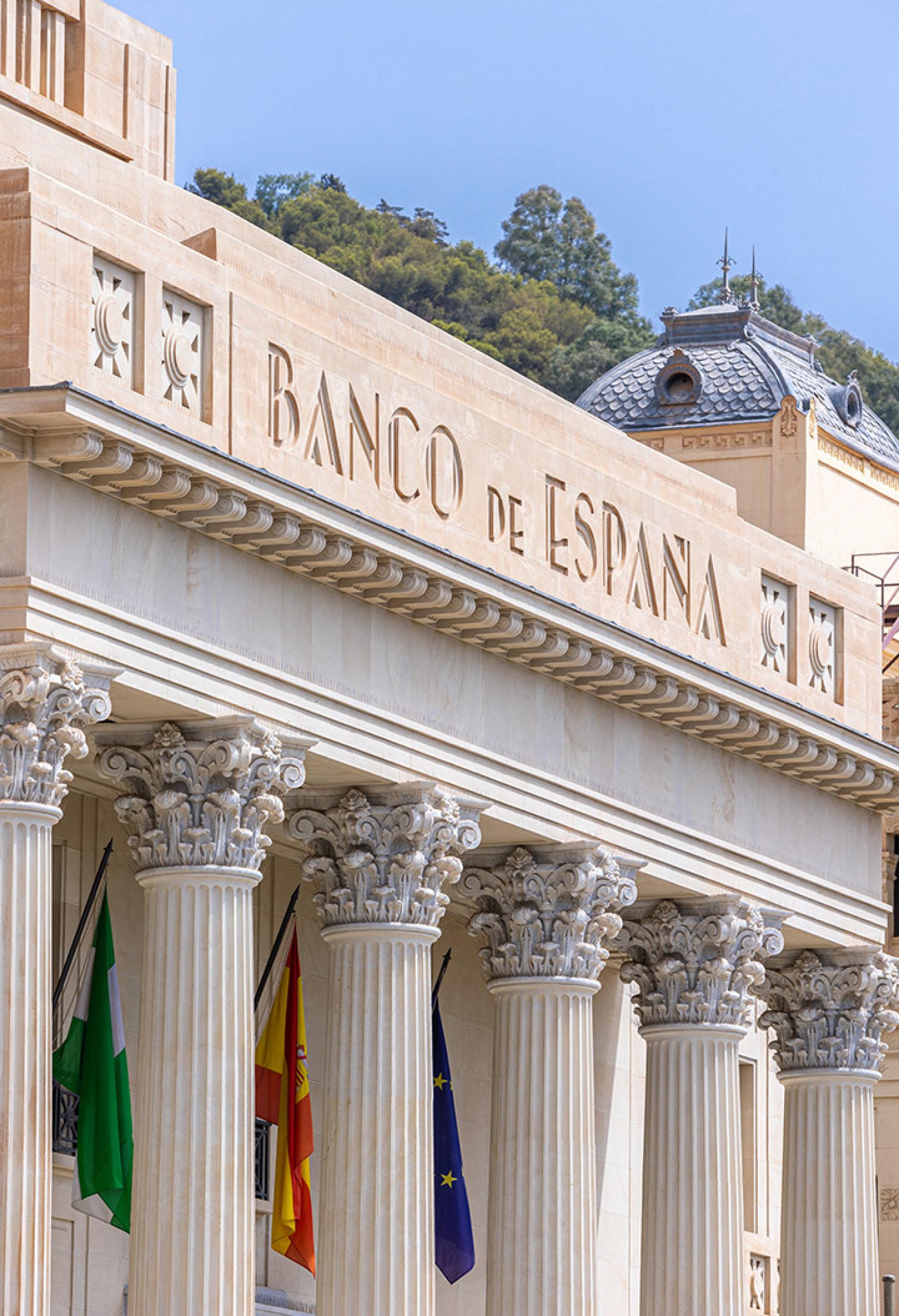 Detalle del exterior del Banco de España en Málaga.