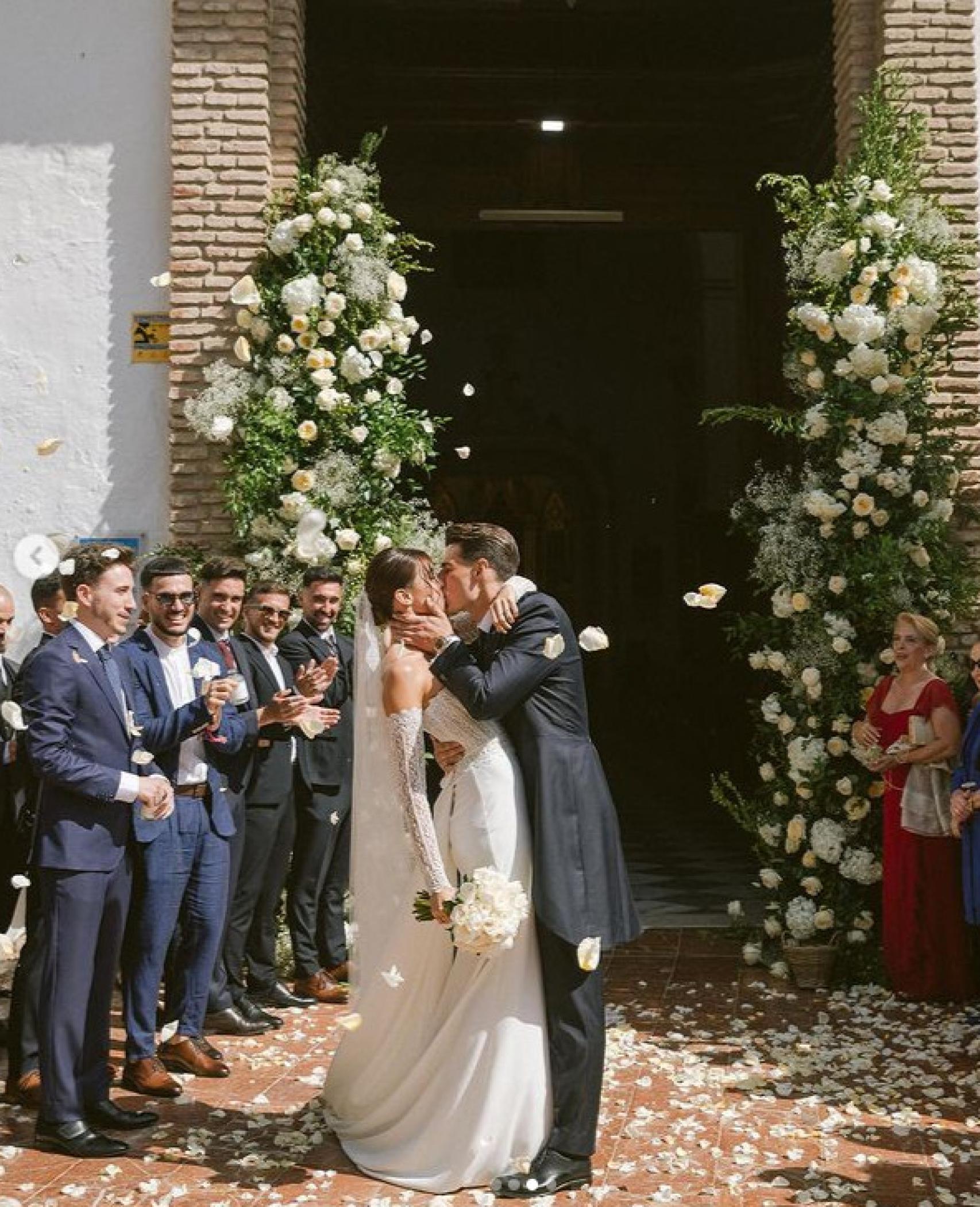 Andrea Martínez y Kepa Arrizabalaga saliendo de la iglesia el día de su boda
