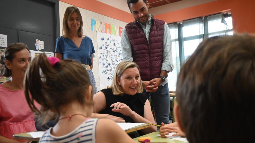 La consejera de Familia e Igualdad de Oportunidades, Isabel Blanco, visita el programa Conciliamos verano