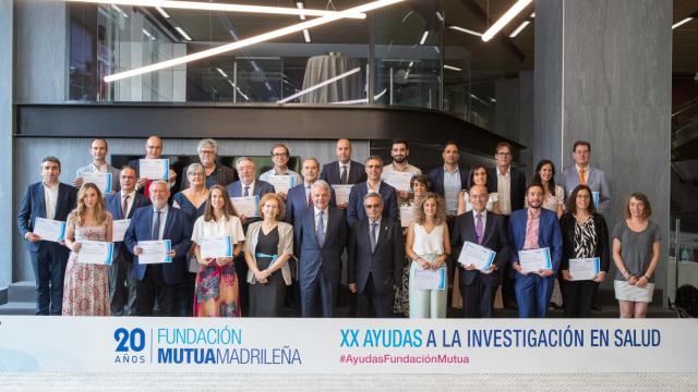 Foto de familia de las XX Ayudas a la Investigación en Salud.