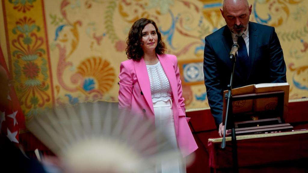 Isabel Díaz Ayuso junto al rector de la Universidad Complutense, Joaquín Goyache.