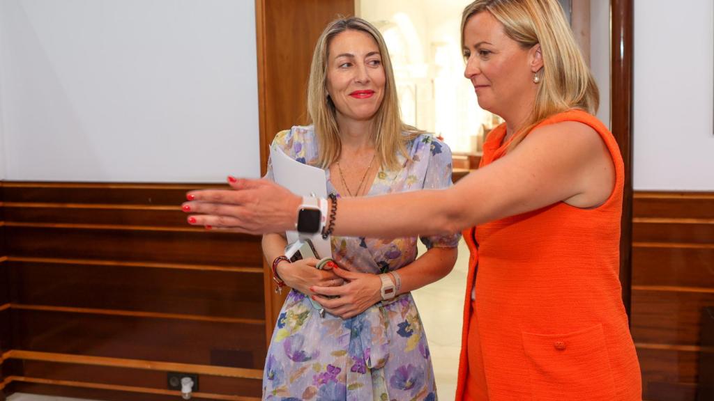 La presidenta de la Asamblea, Blanca Martín, se reúne con la presidenta del Grupo Parlamentario del PP, María Guardiola.