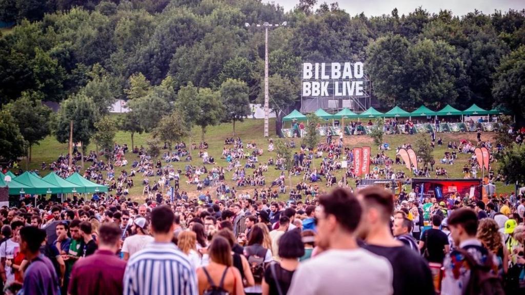Jóvenes disfrutan del Bilbao BBK Live.