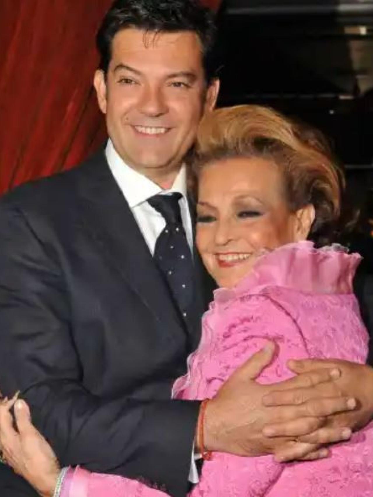 Carmen Sevilla junto a su único hijo, Augusto.