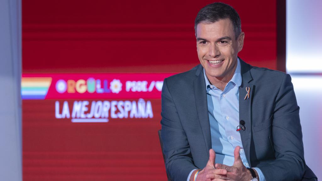 El presidente del Gobierno, Pedro Sánchez, este miércoles, antes de aceptar acudir a 'La Pija y la Quinqui'.