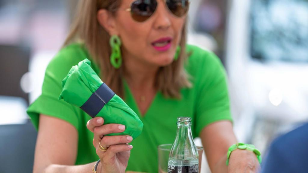 María Victoria con uno de sus cambiadores.