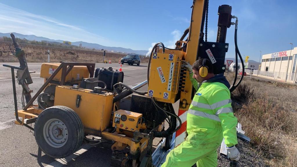 Raúl García, trabajador del mantenimiento de carreteras