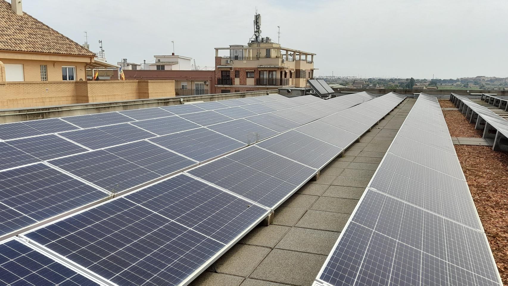 Una planta solar en imagen de archivo.