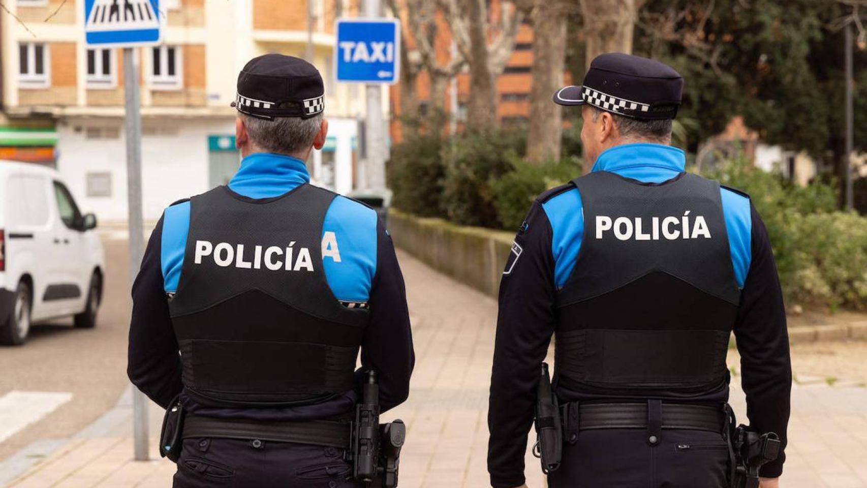 Dos agentes de la Policía Local de Valladolid