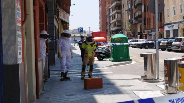 Los Bomberos de Valladolid actuando en la calle Panaderos