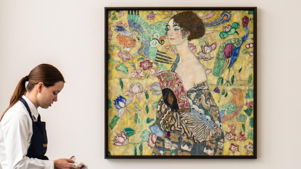 'Mujer con abanico', de Gustav Klimt, en la casa de subastas Sotheby's de Londres. Foto: Sotheby's