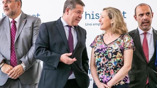 Emiliano García-Page junto a la vicepresidenta Nadia Calviño.