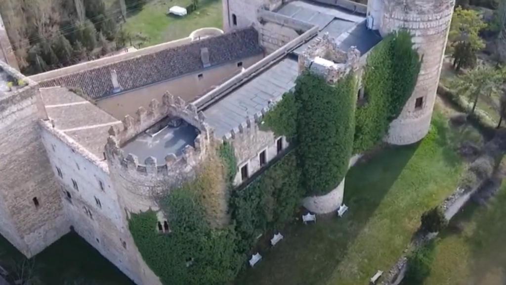 Conoce el castillo en venta que se encuentra en un pueblo a menos de una hora de Madrid