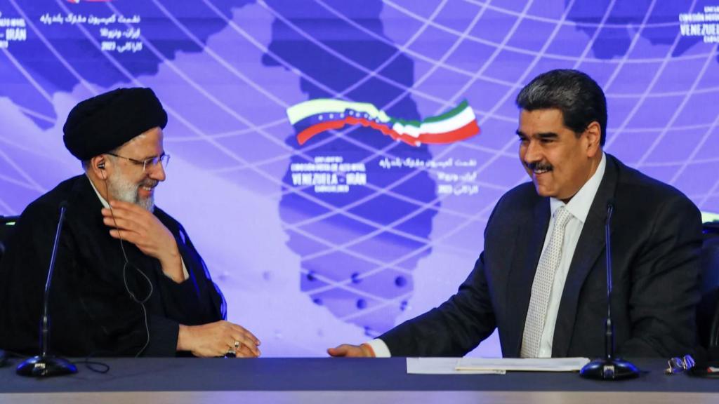Ebrahim Raisi y Nicolás Maduro en Caracas en junio de 2023.