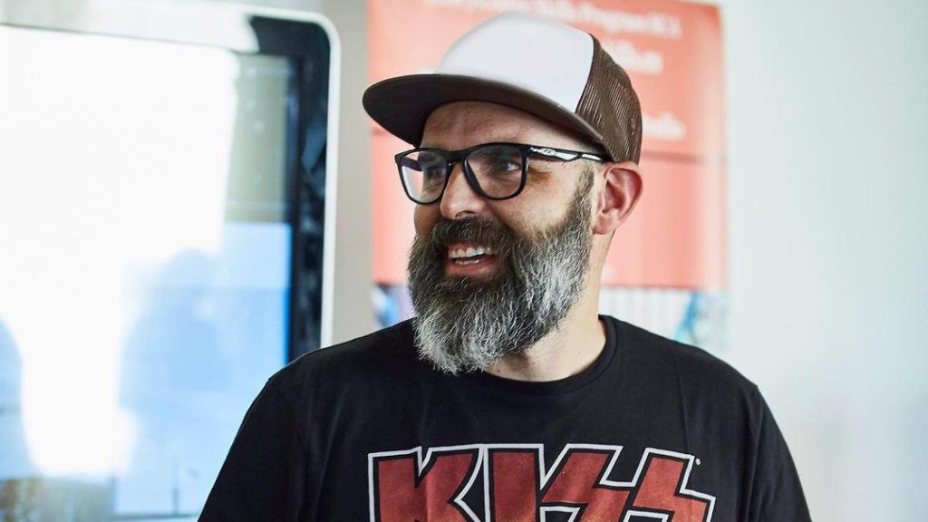 David de la Cruz.