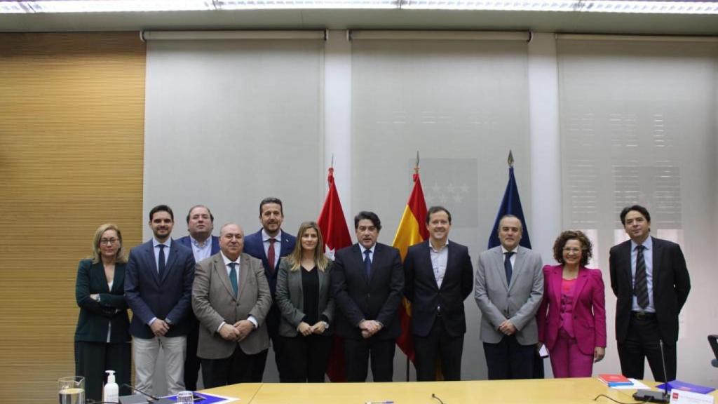 Carmen Riolobos, en una foto de familia junto a otros dirigentes del PP