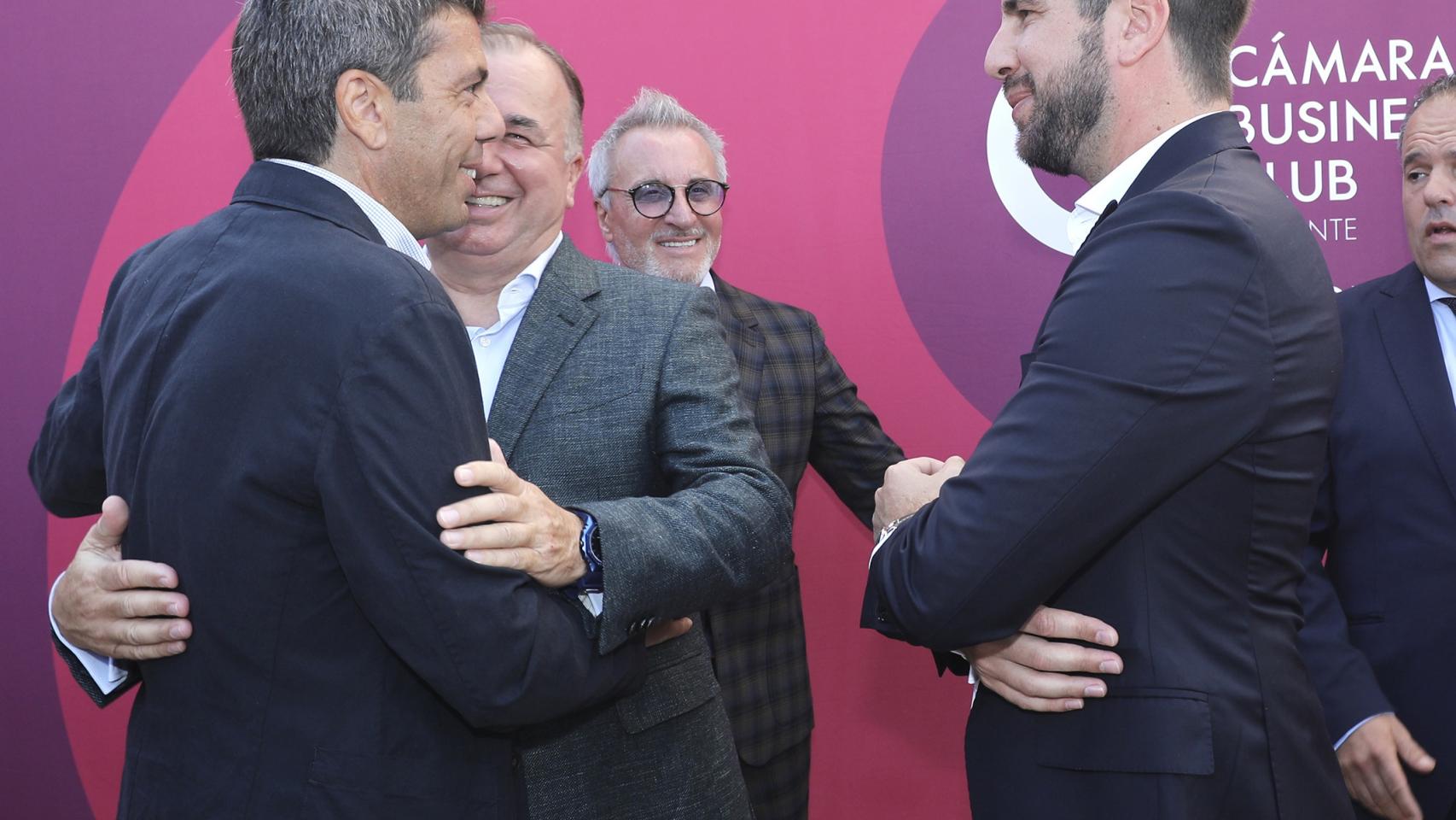 Carlos Mazón lamenta la exclusión de ayudas a la cereza alicantina por parte del Gobierno