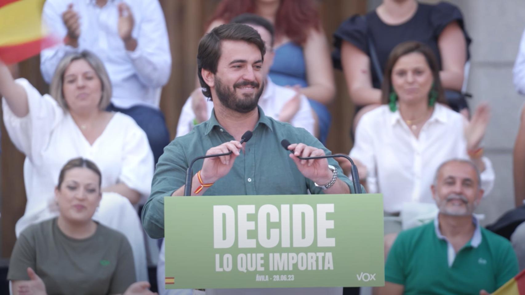 El vicepresidente de la Junta, Juan García-Gallardo, durante su participación en el mítin en Ávila este miércoles.