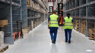 Trabajadores de un centro logístico.