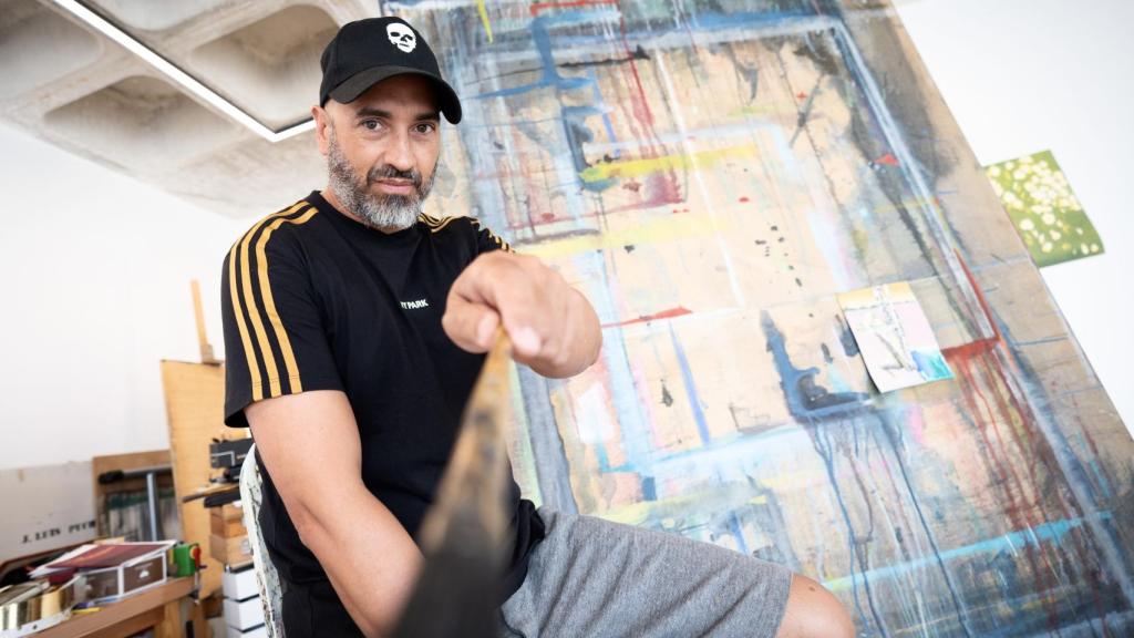 José Luis Puche posa en su estudio para este diario.