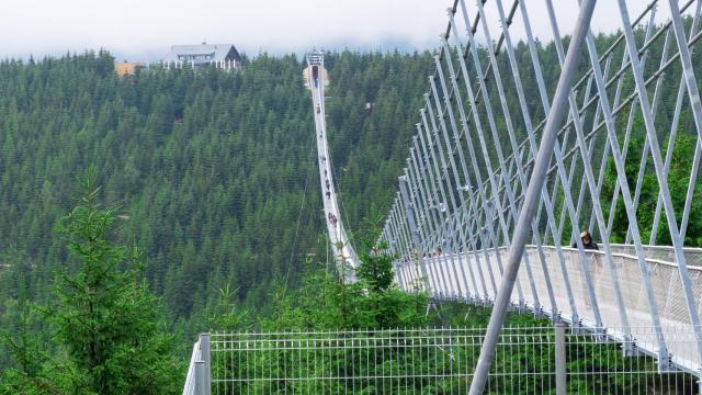 Este es el puente colgante peatonal más largo del mundo
