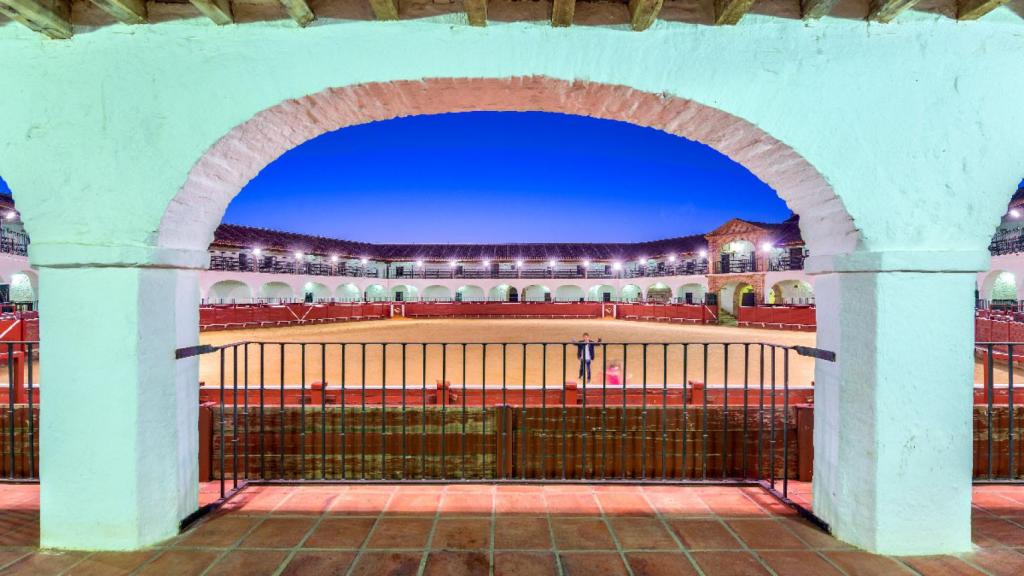 Plaza de toros hexagonal de Almaden. CASTILLA-LA MANCHA EN MOTO