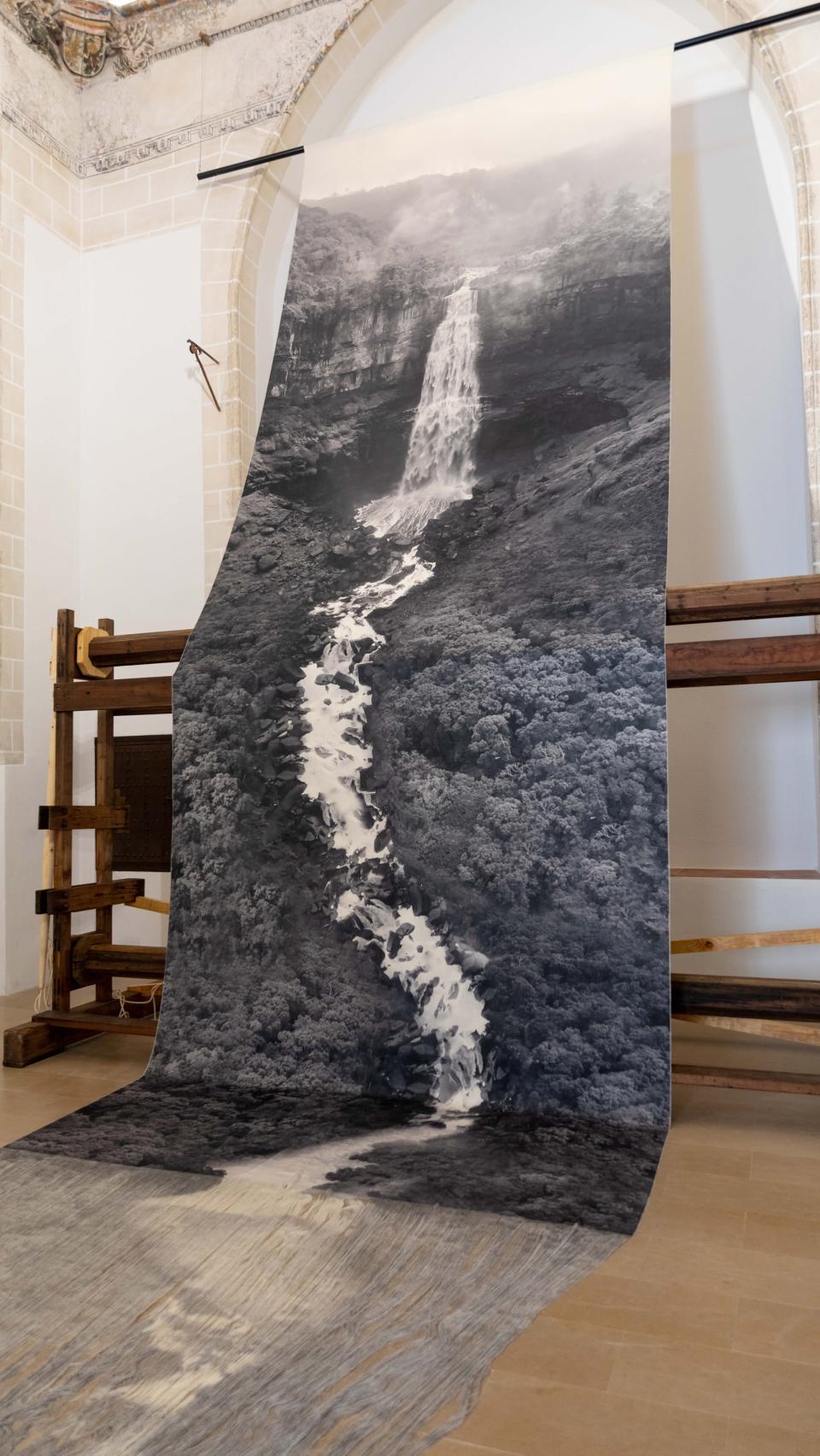Cascada de la obra 'Tropicos', de Ana González