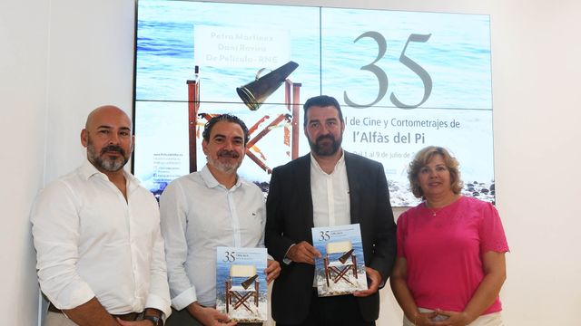 Presentación de la 35 edición del Festival de l'Alfàs del Pi con el alcalde Vicente Arques y el director del Patronato Costa Blanca, José Mancebo.
