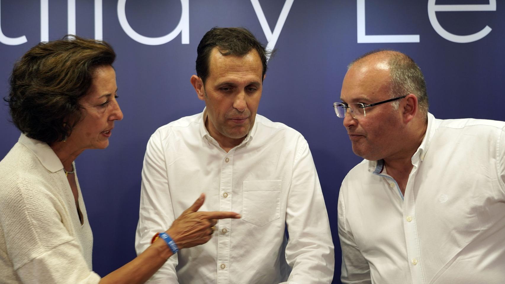 El presidente del PP de Valladolid, Conrado Íscar, y el vicesecretario general de Organización del partido, Miguel Tellado, presiden la Junta Directiva Provincial del PP