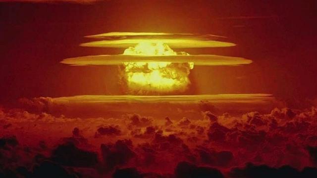 Estados Unidos hizo explotar Castle Bravo, la bomba más potente de su historia, el 1 de marzo de 1954.